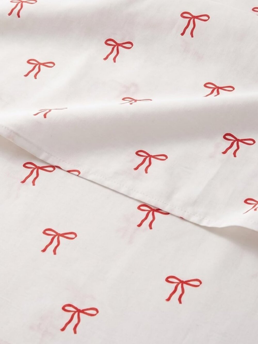 Cozy Christmas Sheet Set with Dainty Red Bows - Holiday Bedding for Cal King